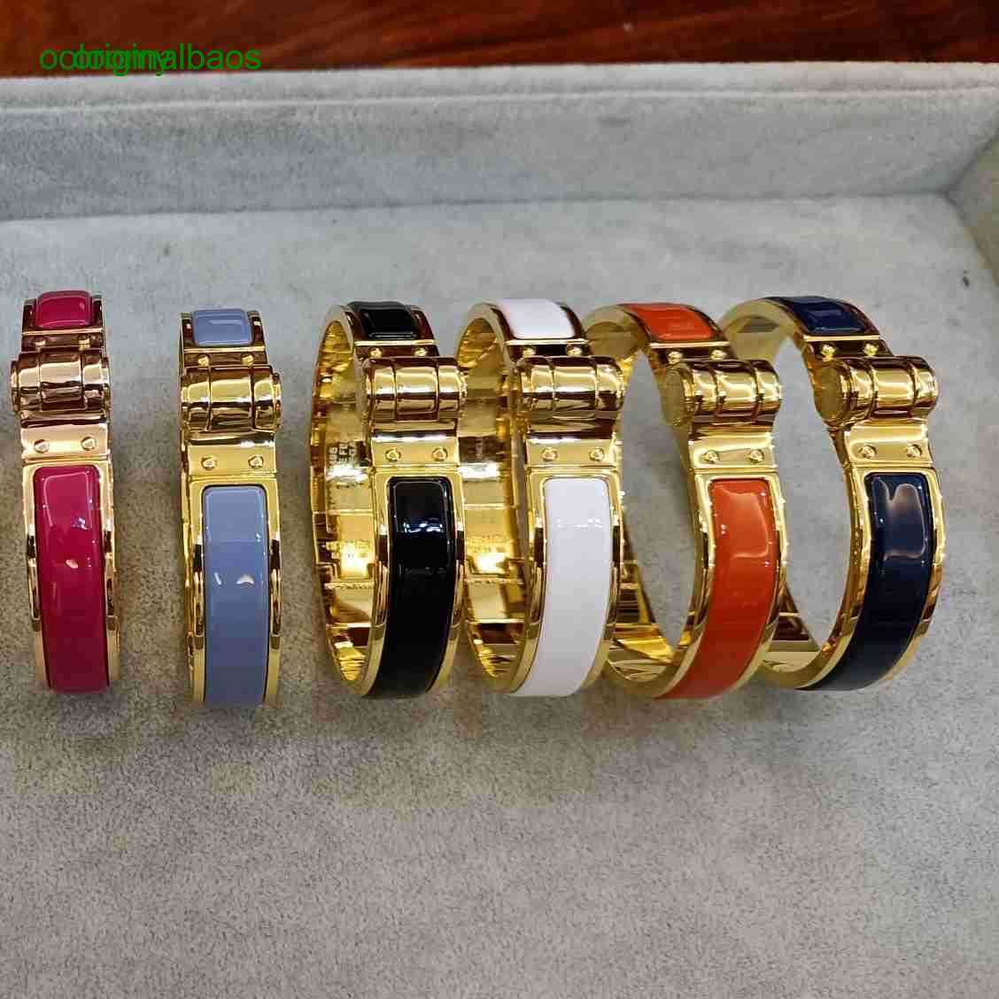 

Hemres Designer Bracelet Hemres Designer Clic Enamel Mens and Womens h S925 Sterling Silver 18k Plated Personalized Simple Fashion Couple Style Gold Bracelet