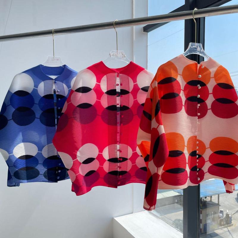 

Women's Jackets Miyake Pleated Color Contrast Print Coat Spring And Autumn Loose Large Size Retro Buckle Long-sleeved Cardigan, Picture color