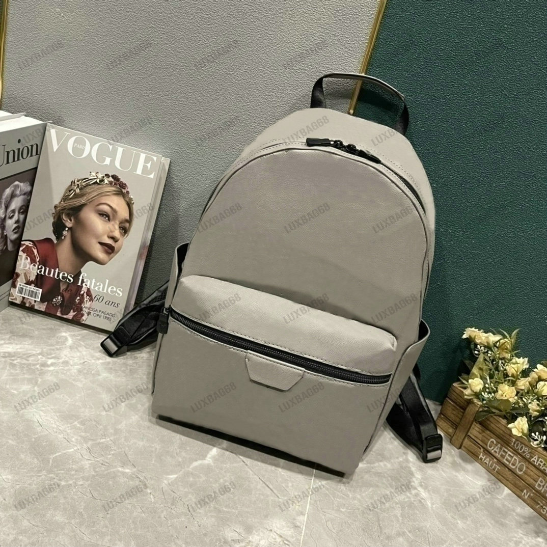 

2023 SS Mens Discovery Shadow Leather Backpack Luxurys Monograms M46553 Grey M46557 Black DISCOVERY Designer Shoulder Bag For Man Emboosed Large Capacity, #1