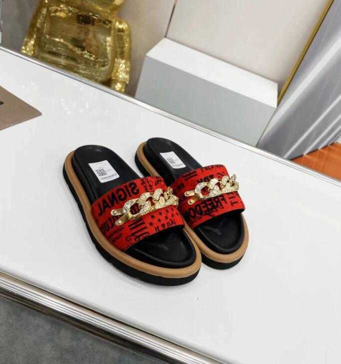 

Designers Sandals Waterfront Mules Slippers Horsehair Chain Sandals Serrated Outsole Red Gold Silver Multicolor Outdoor Beach Party, Color 1