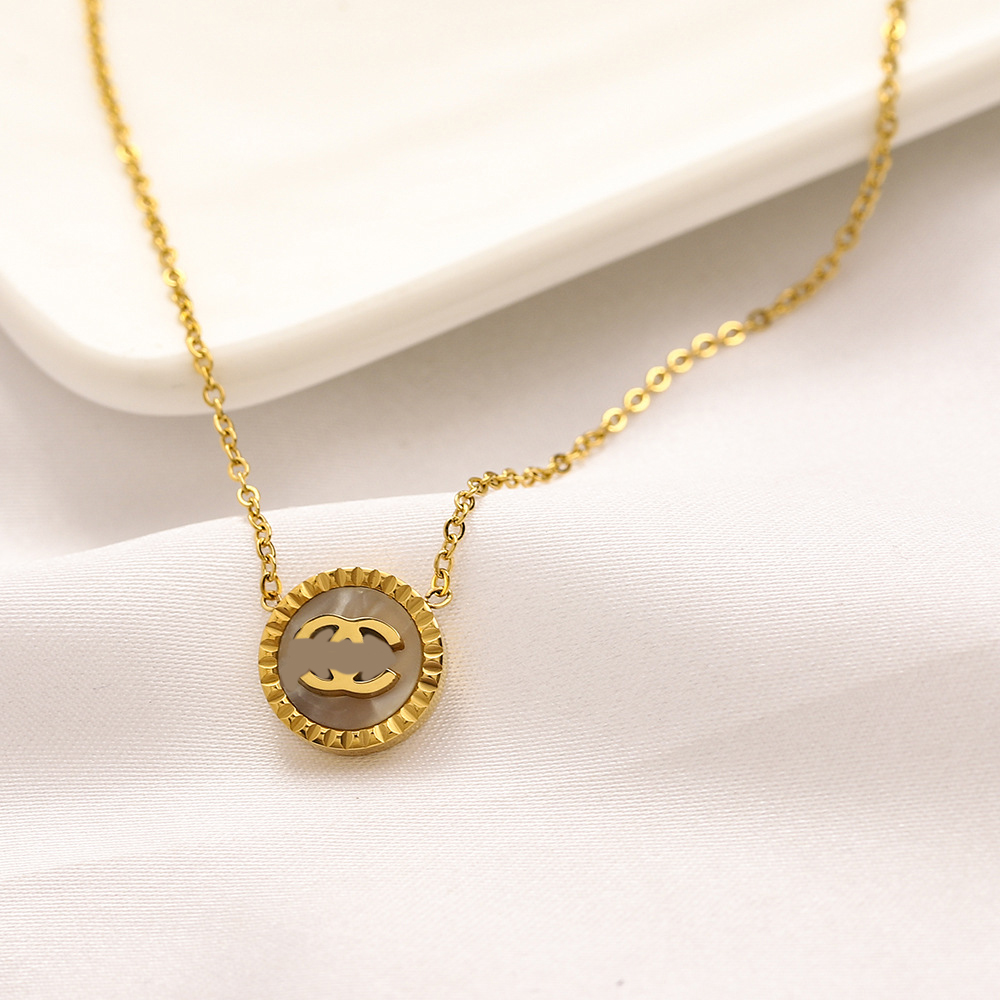 

18K Gold Plated Luxury Designer Necklace for Women Fritillary Shape Brand Letter Choker Chain Necklaces Jewelry Accessory High Quality 20style