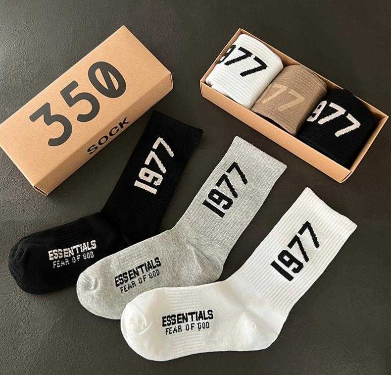 

Men's Man Socks Gift Wholesale Compression Box cotton 1977 Print Cotton Street Hip Hop Ins Retro Motion Medium New White Packing Fashion Sock, 4 pair
