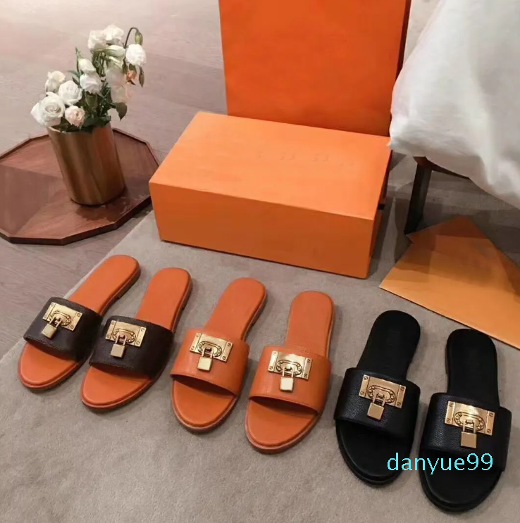 

Beach slippers Flat heel Summer Lazy Designer Metal Cartoon Big Head flops leather lady Slides women shoes Bath Ladies sexy Sandals Large size 35-37-40, Brown