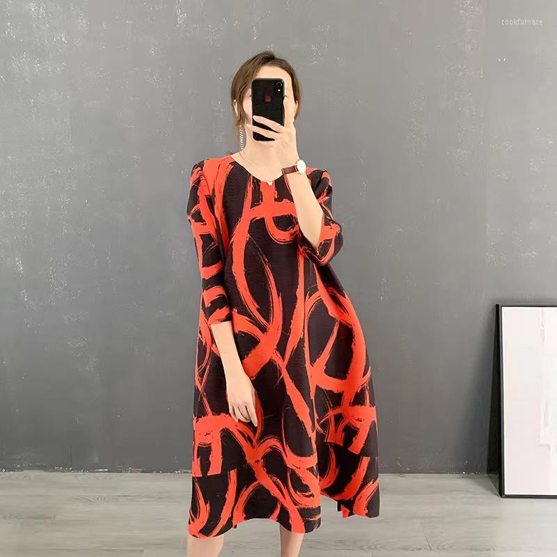 

Party Dresses Miyake Drape Printing Women' Stripe Round Collar Sleeve Loose Dress Show Thin Style Autumn Winter Can Delivered Behalf Of, Orange