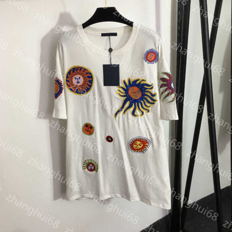 

23ss Womens T-Shirt tee t shirt womens designer clothing Round neck Pure cotton Cartoon Sun Embroidery pattern short sleeve T-shirt High quality womens clothes a1