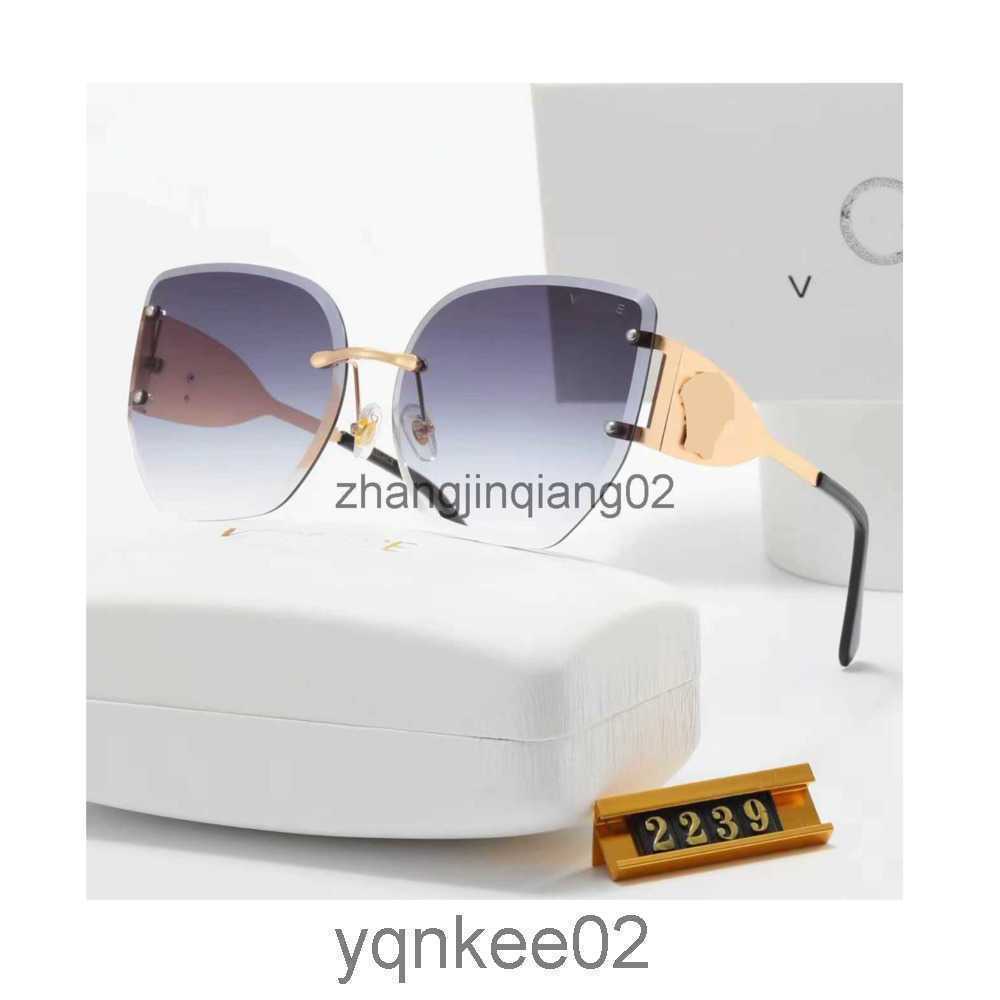 

Designer Versage Sunglasses Cycle Luxurious Fashion Sports Polarize Square Sunglass For Mens Womans Vintage Baseball New Driving Beach Grey Pink Sun Glasses