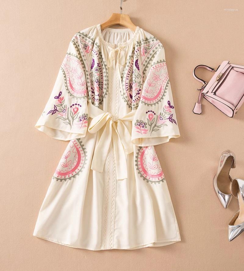 

Party Dresses Top Quality 2023 Spring Summer Dress Women Luxurious Embroidery Half Sleeve Casual Loose Vintage Apricot Black