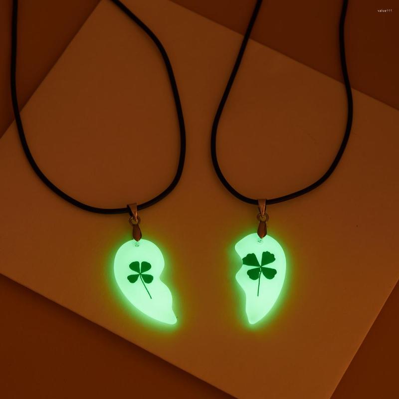 

Pendant Necklaces Selling Luminous Clover Necklace Love Splicing Couple Fashion Dried Flower Leather Rope Set