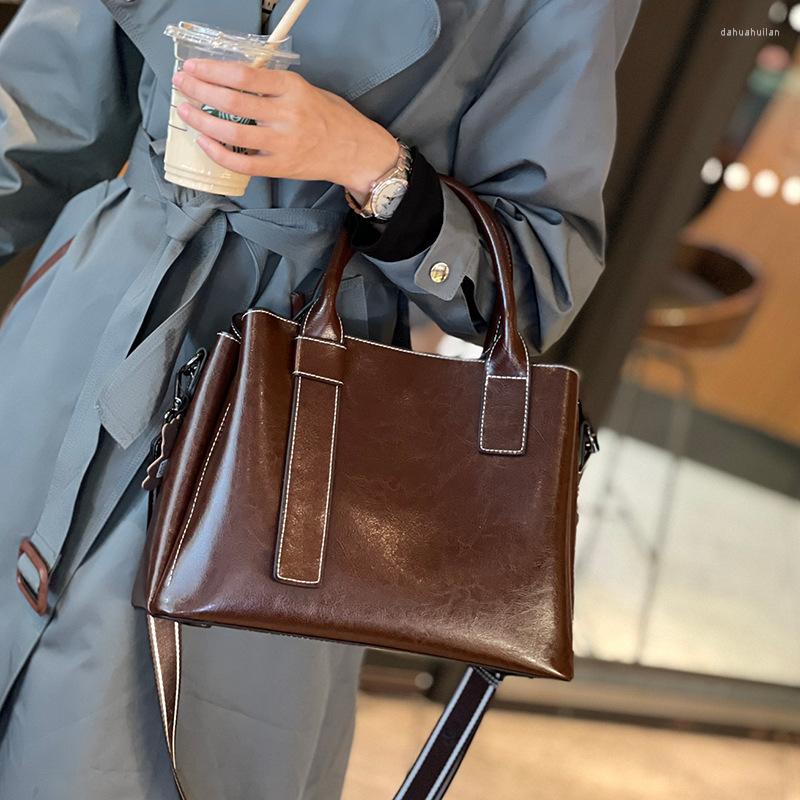 

Evening Bags 2023 Autumn And Winter Leather Portable Large-capacity Women's Bag Shoulder Messenger All-match Commuter Tote, Black