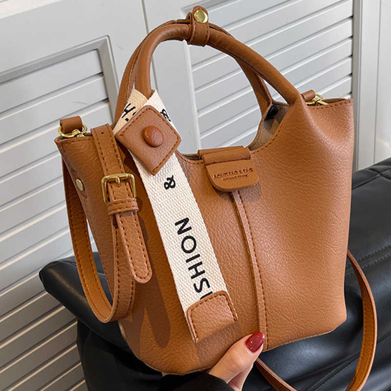 

Evening Bags Fashion Vintage Pu Leather Solid Color Shoulder Crossbody for Women Light Luxury Shopping Bucket Handbag 2023 230427, Black