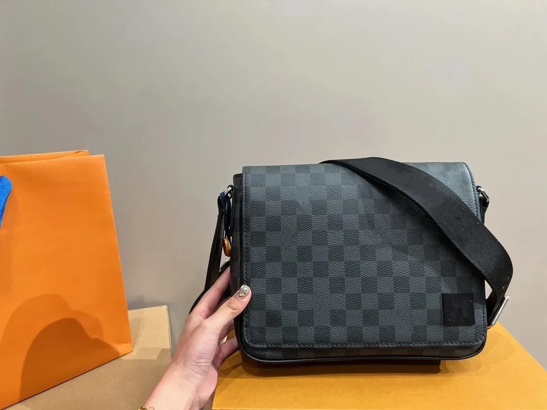 

MT Messenger Bag Monograms Shoulder Pouches briefcase Satchels Men Tote Handbags Wallet Luxurys Designers Crossbody Purse women handbag presbyopic