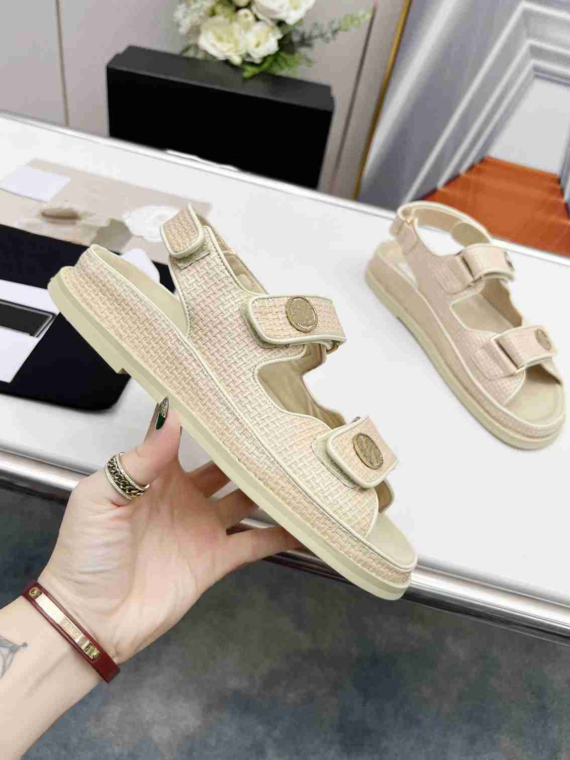 

Designer outdoor beach shoes channel summer luxury women's slide CC classic sandals flip fashion casual Leather slippers X331