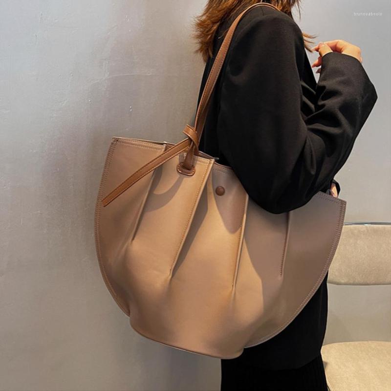

Evening Bags Vintage Pleated PU Shoulder For Women Large Capacity Travel Underarm Big Trendy Tote Female Pure Color Bucket Handbags, Beige