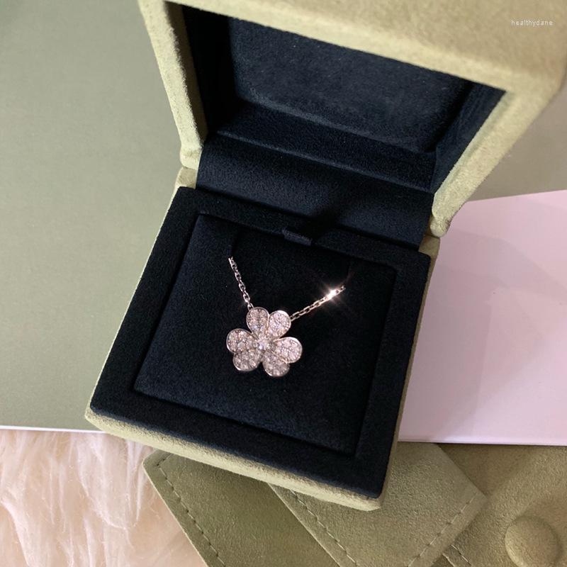 

Pendant Necklaces Kpop Fashion Crystal Clover Necklace For Women Chain Pendants Statement Jewelry Z112