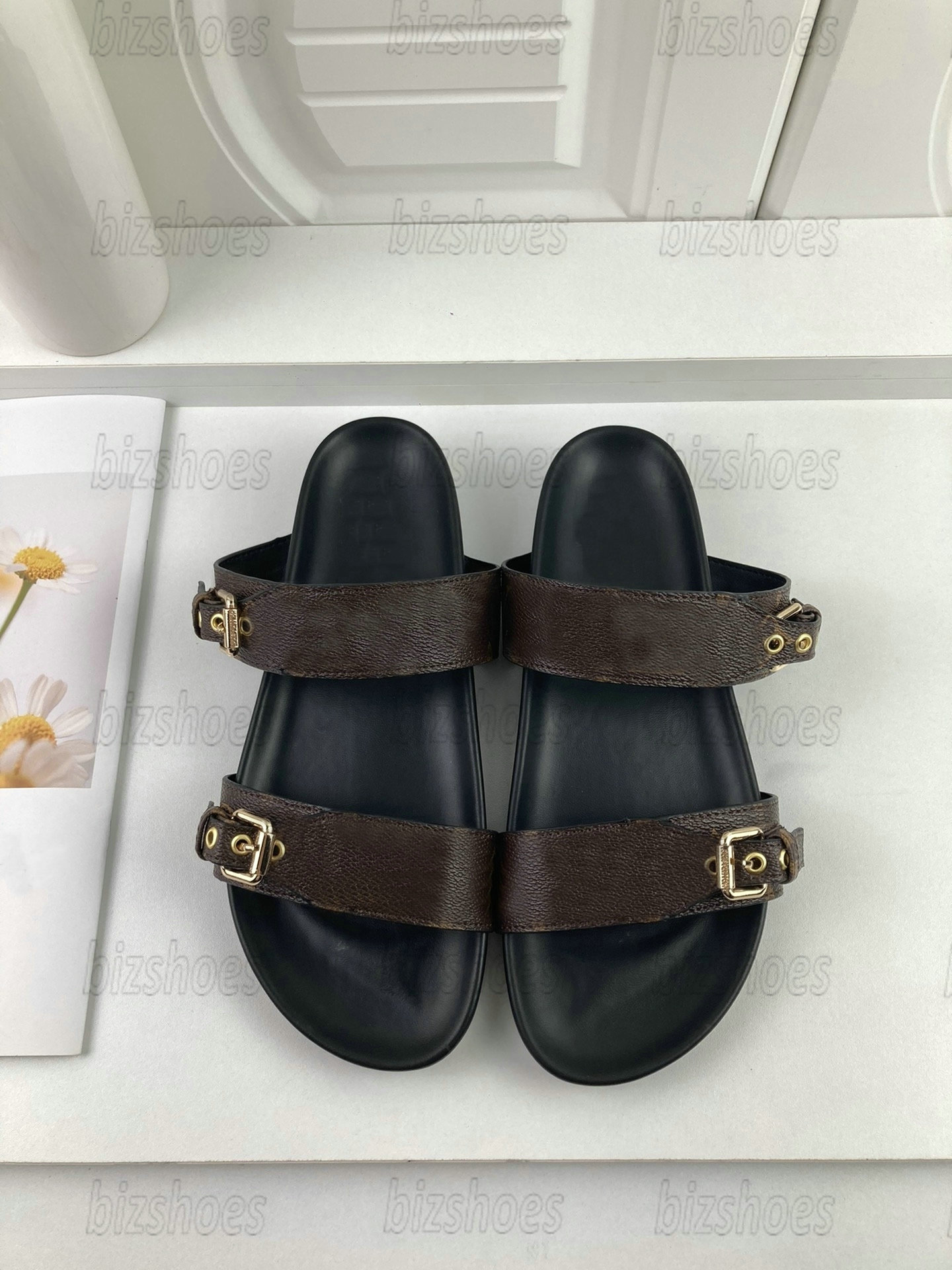 

Women's Slides BOM DIA FLAT COMFORT MULE Monograms Canvas Leather Bom Dia Flats Slide Sandal Classic Pool comfort two adjusted straps Slipper Engraved Buckles, #1