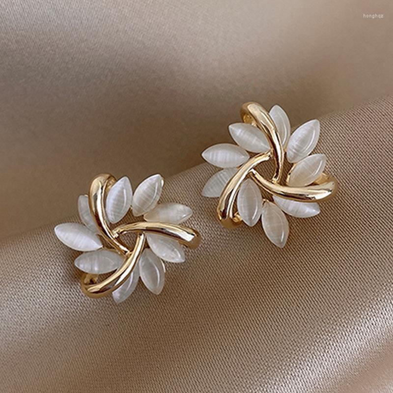 

Hoop Earrings Korean Version Of The Fashion Exquisite Oval Geometric Irregular Rhinestone Stud Flowers Leaves Opal