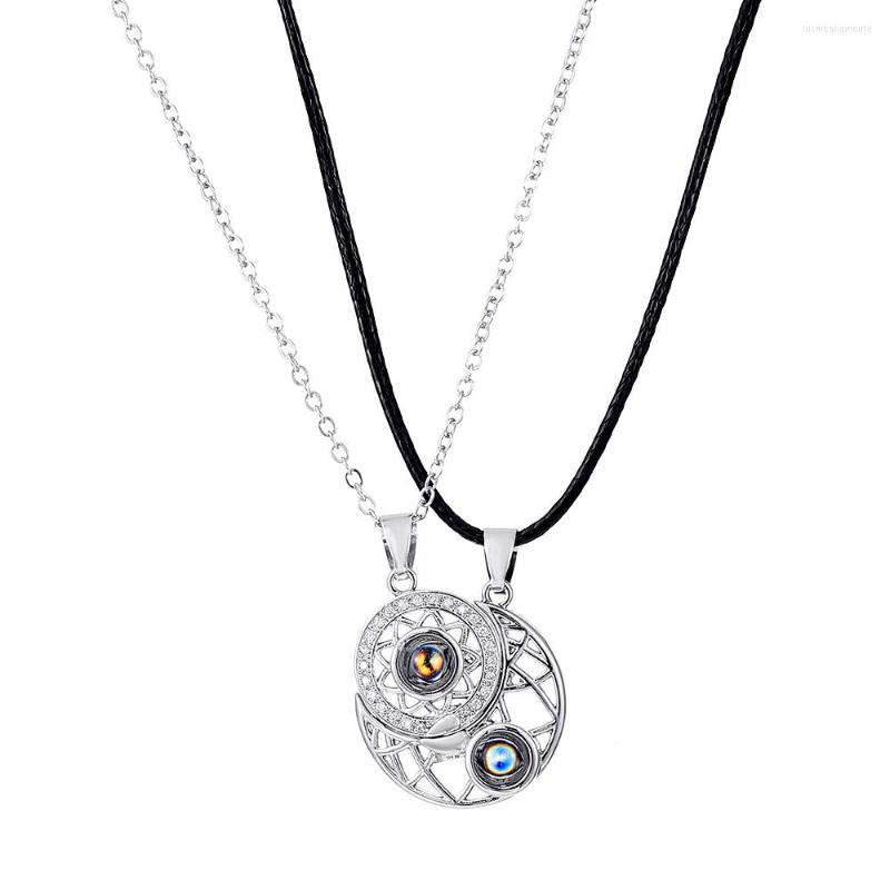 

Pendant Necklaces INS Fashion Sun-Moon Couple Projection Necklace 100 Language Magnetic Paired Choker For Lovers Romantic Jewelry Gift
