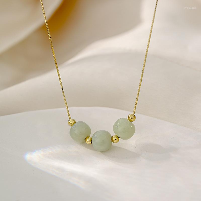 

Pendant Necklaces Elegant Retro Mint Green Beads Necklace For Women Temperament Sexy Female Clavicle Chain Ladies Charm Jewelry Wholesale