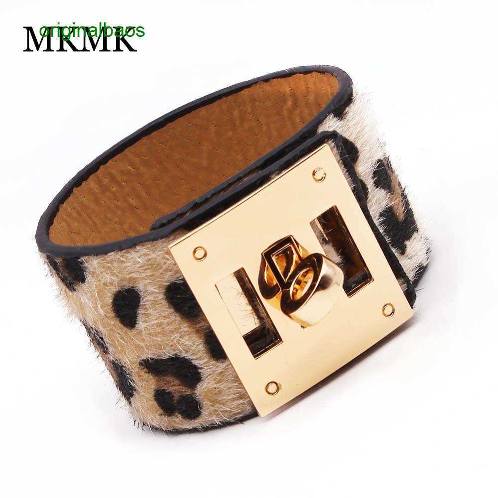 

Hemres Designer Bracelet Exaggerate Nightclub Versatile Personalized Leopard Pattern Horse Hair Pu Faux Leather Fashion Wide Bracelet Female