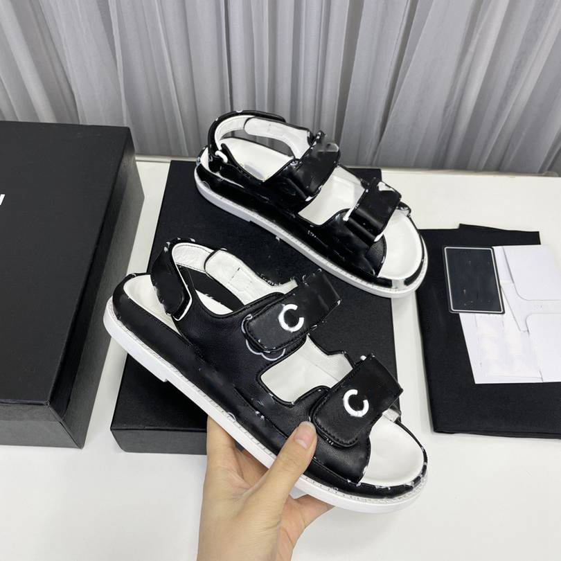 

Designer outdoor beach shoes coachs channel summer luxury women's slide CC classic sandals flip fashion casual Leather slippers Z3