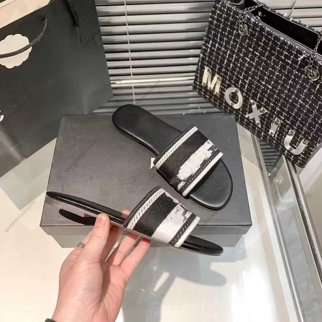 

Classics sandals Fashion Designer Slippers slides Floral brocade Gear bottoms Flip Flops women shoes striped Beach causal slipper bagandshoe size 36-40, Dark grey