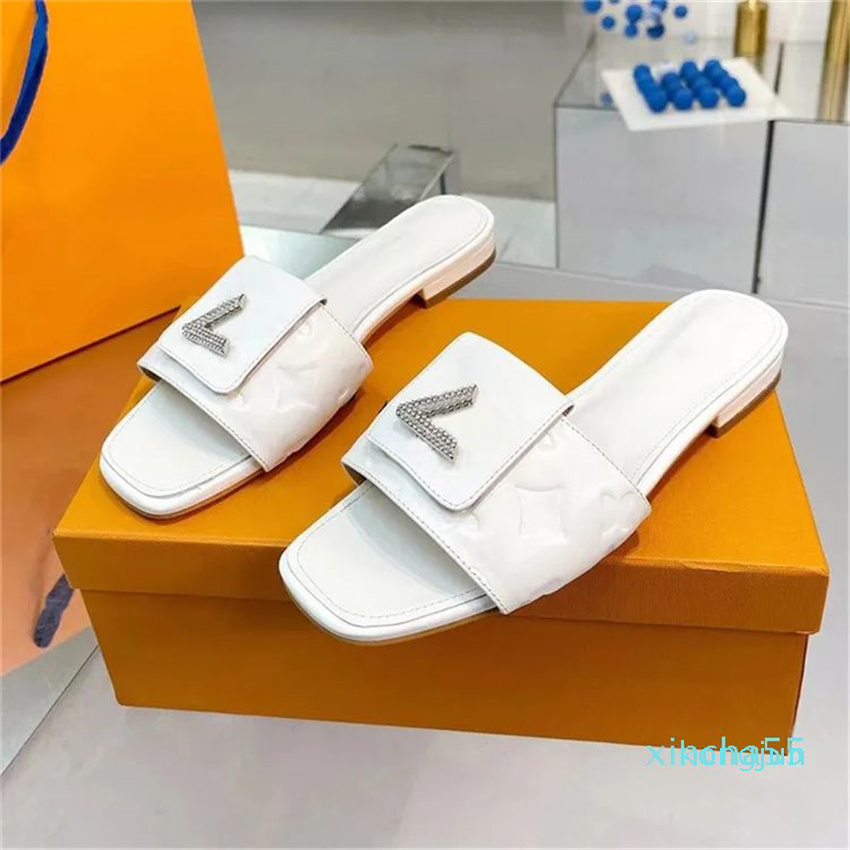 

Luxury designer women's slippers Women's summer leather fashion flat heel buckled sandals casual comfort hotel soft