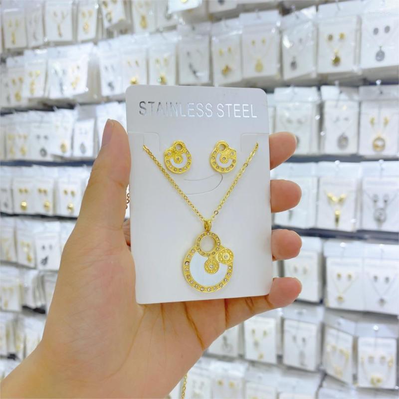

Necklace Earrings Set Stainless Steel Jewelry Premium 316L Gold Pendant For Women Elegant Luxury Accessories, Picture shown