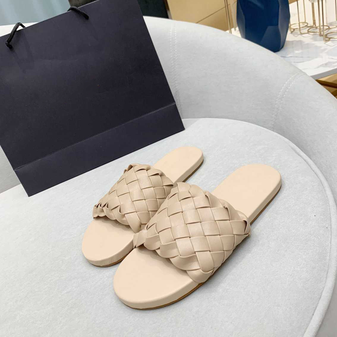 

Top designer slippers Bottegas Women's fashion luxury sandals summer casual flat slide slippers Tv033