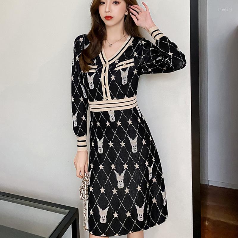 

Casual Dresses Pearl Button Patchwork Algyle Animal Print Star Knitted Dress V-neck French Autumn Vintage Elegant Tide Woman, Picture color