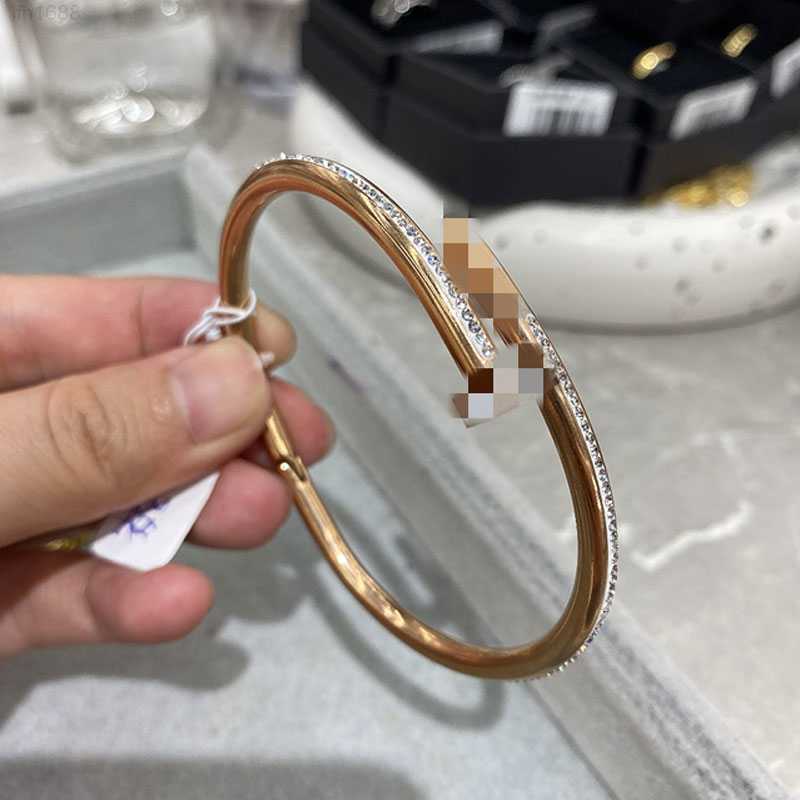 

2023 Hot Luxury Stingray Genuine Leather Bracelet Male Stainless Steel Nail Bangle Handmade Leather Bracelet for Men