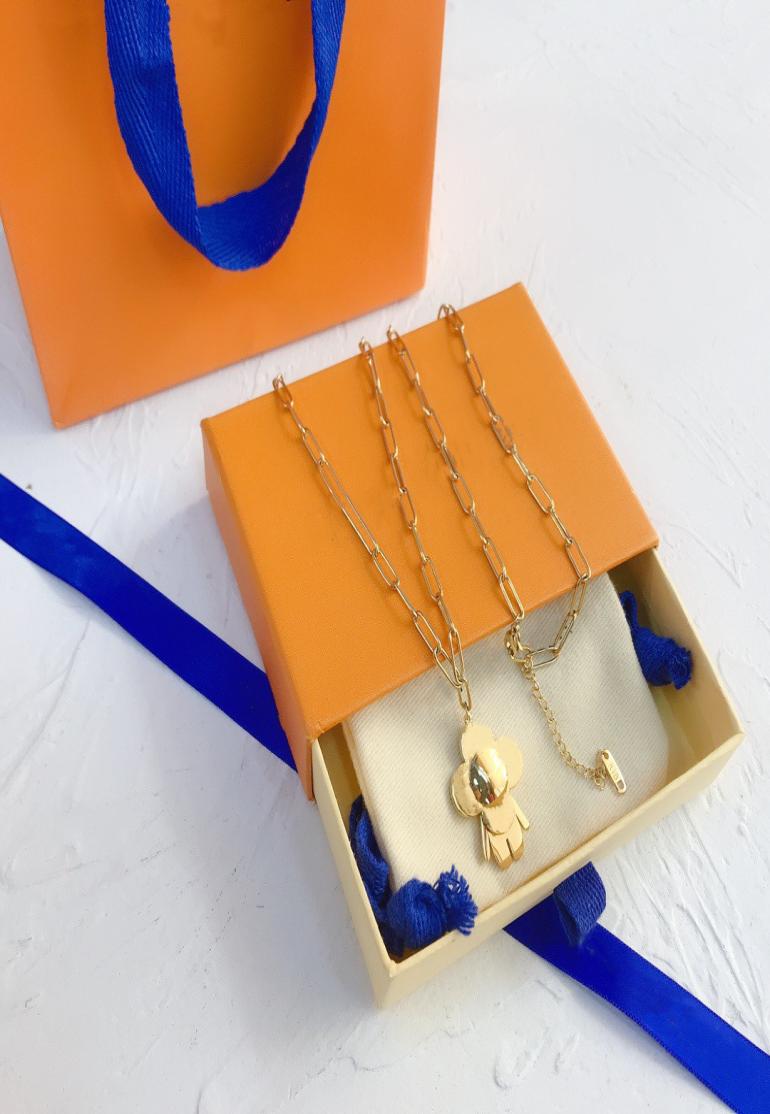 

Necklace Designer Europe America Fashion Style Lady 316L Titanium steel Engraved Letter Plated Gold Necklaces With Single Heart Pe7113785