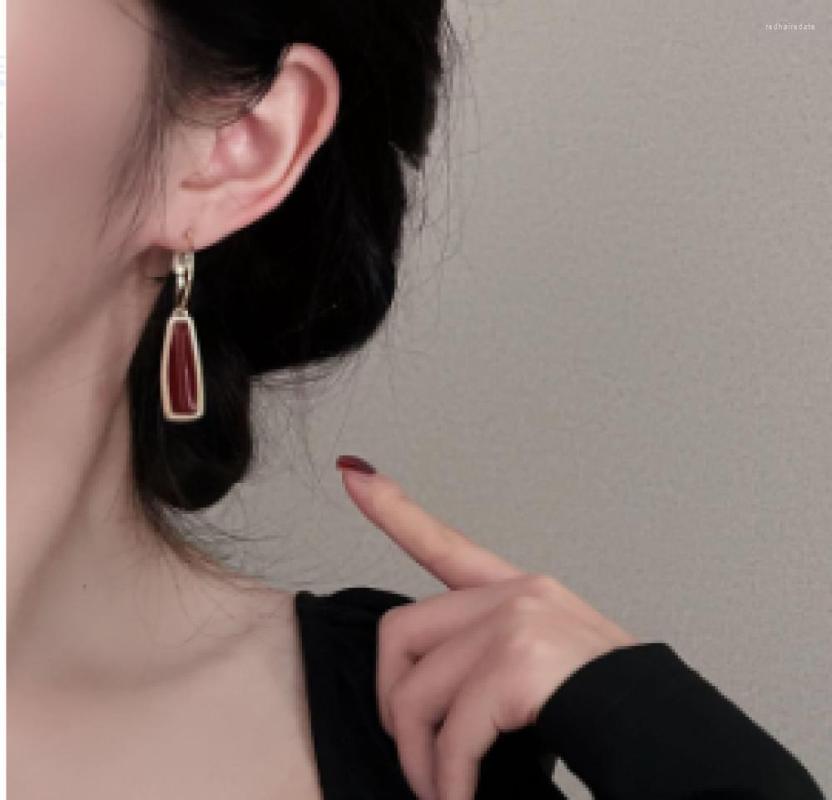 

Hoop Earrings Korean Temperament Metal Texture Retro Style Charm Eariings For Women Girl Enamel Geometric Red Water Drop Shape
