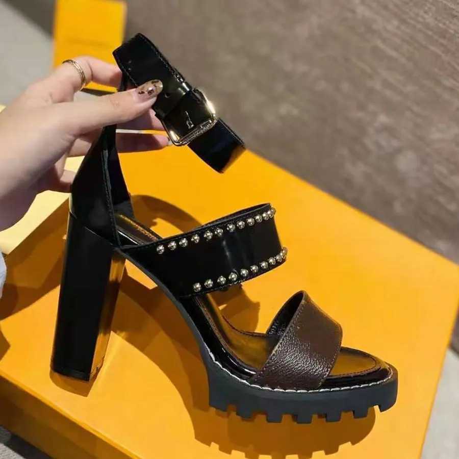 

Designer Sandals Newest Star Trail Women Leather Sandals Lady Ankle Strap Studs Buckle Letter Printed Chunky Heel Treaded Rubber Outsole