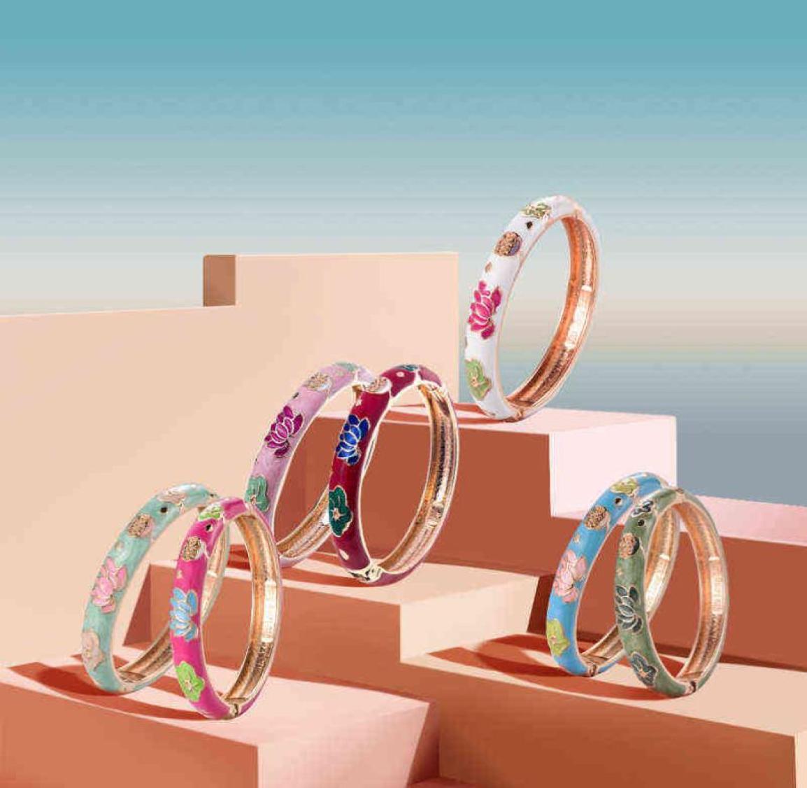 

Ujoy Elegant Bangles High Quality Flowers Bracelet Jewelry Womens Gift Traditional Chinese Cloisonne Lotus Accessories6296045