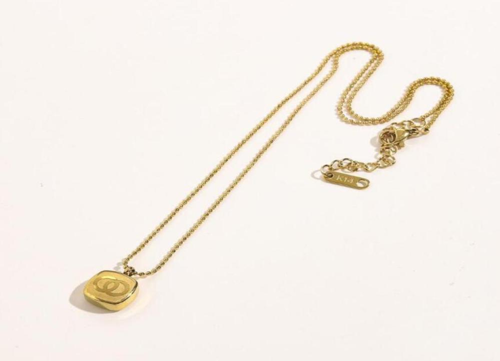 

20Style Fashion Brand Designer Letter Pendant Necklaces Luxury Mens Womens 18K Gold Plated Collarbone Chain 100 Stainless Steel S3173251