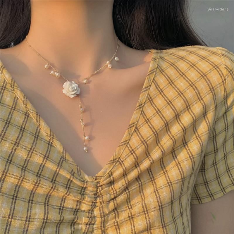 

Pendant Necklaces Super Fairy Flower Necklace Light Luxury Niche Design Pearl Choker Long Clavicle Chain