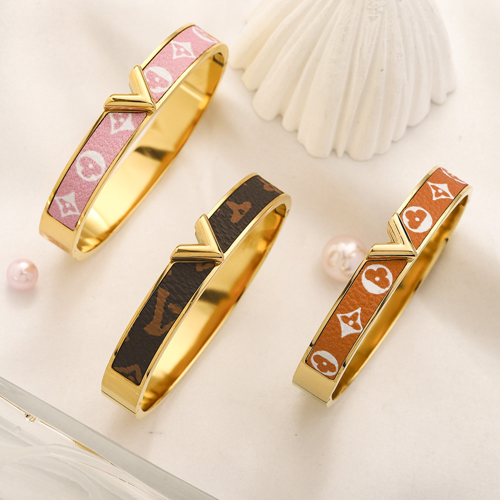 

Stainless steel Gold Leather Bangle Bracelets Women Luxury Designer Pink Letter Jewelry Gift Bangles Mens Bracelet Pendant