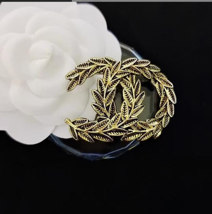 

20style Luxury Brand Double Letters Designer Brooches for Fashion WomenCrystal Pearl Brooch Clothing Suit Pin Women Wedding Jewelry Party Accessory