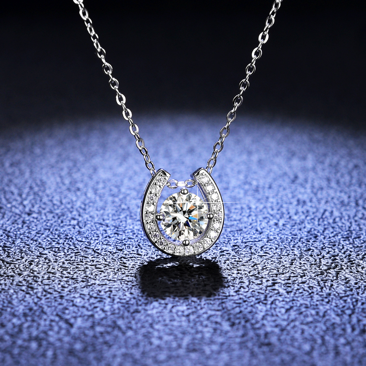 

Moissanite Diamond Necklace For Women S925 Sterling Silver Pendant Horseshoe Shape Clavicle Chain Silver Pendant