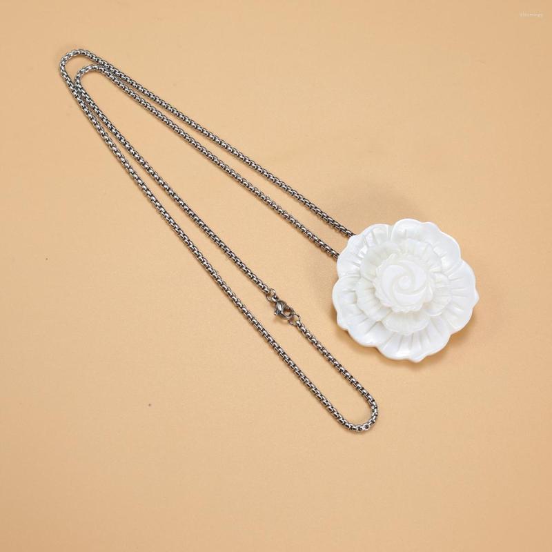 

Pendant Necklaces Natural Shell Necklace Flower Shape White Stainless Steel Chain For Jewelry Gift