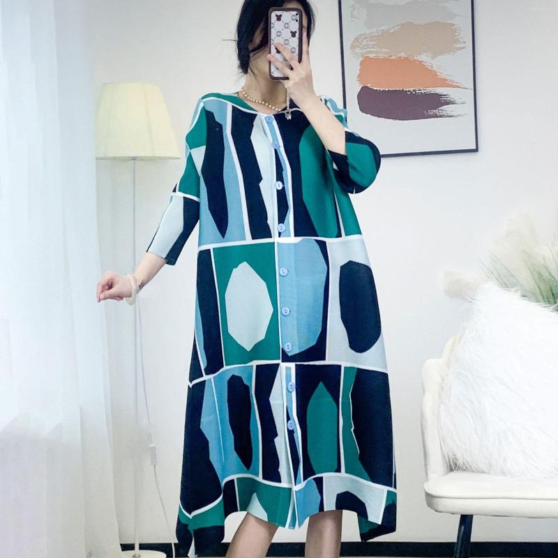 

Casual Dresses YUDX Miyake Pleated For Woman 2023 Summer Plus Style Fashion Print Cardigan Loose Crewneck Temperament Slit MidSkirt, As shown