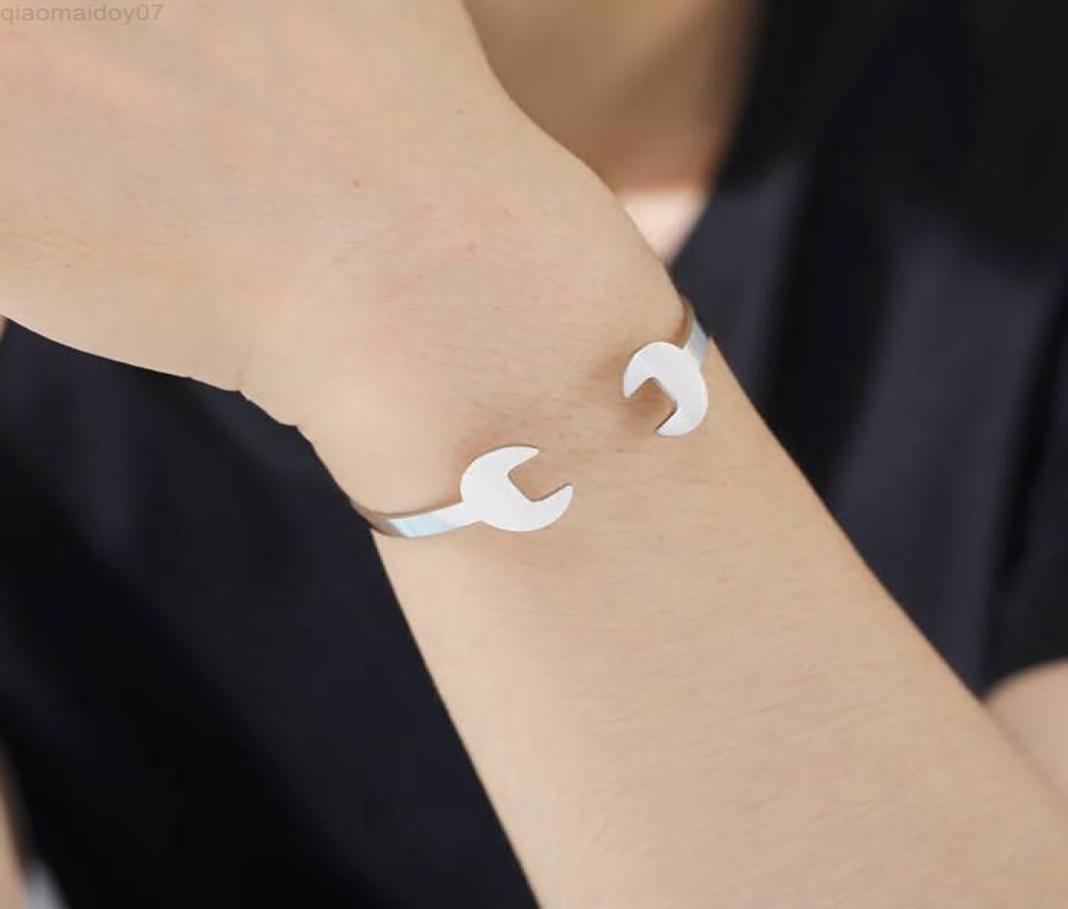 

Skyrim Punk Wrench Cuff Bracelet On Hand Men Women Stainless Steel Adjustable Open Tools Motorcycle Fitter Bangle Jewelry Gift L221217587