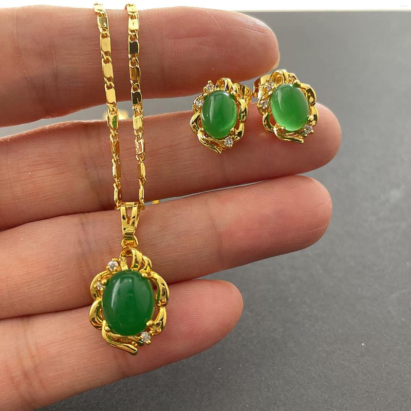 

Necklace Earrings Set 24k Gold Plated Emerald Pendant Earring Jewelry For A Woman's Engagement Gift, Picture shown