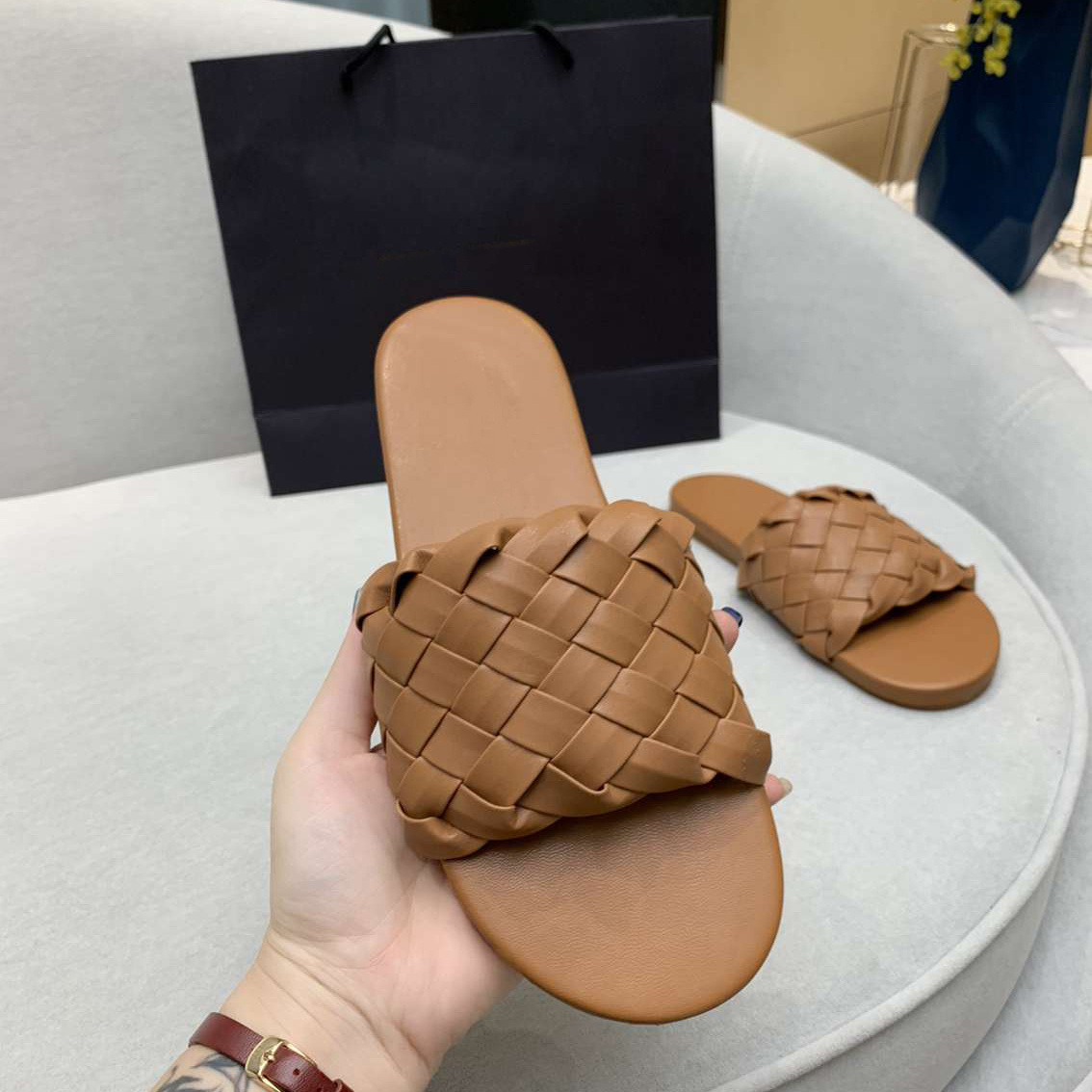 

Top designer slippers Bottegas Women's fashion luxury sandals summer casual flat slide slippers Tv03