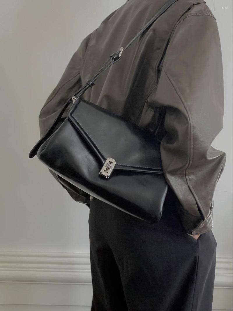 

Evening Bags FIRMRANCH Korean Niche Brand Retro Commute Simple Versatile Fashion Flip Shoulder Diagonal Bag Texture Genuine Leather Female, Black