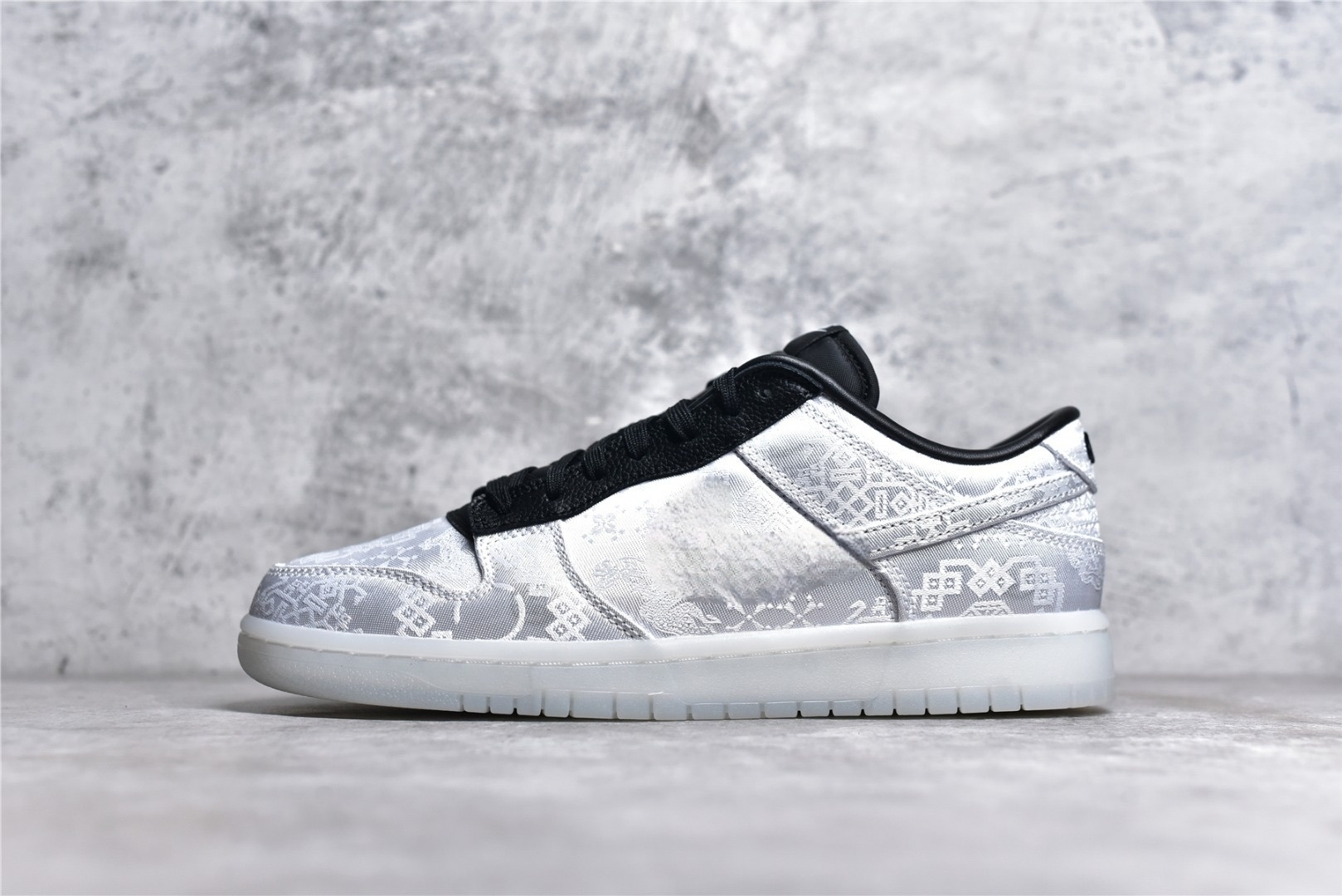 

Authentic Clot x Fragment Dunks Shoes Low Anniversary FRGMT Silk Upper In offs White Black leather Men Women Sports Sneaker With Original Box FN0315-110, Road sign
