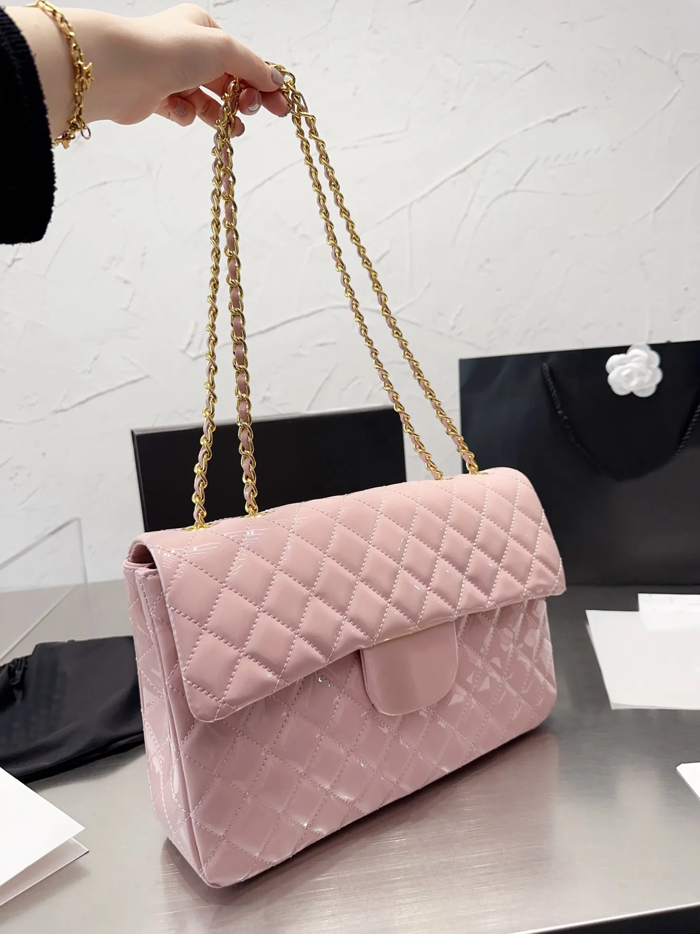 

Patent leather Flap Bags Vintage Classic Diamond Quilted Meatlasse Chain Crossbody Shoulder bag Luxury Designer Jumbo Large Capacity Outdoor cf handbags 32CM, Pink