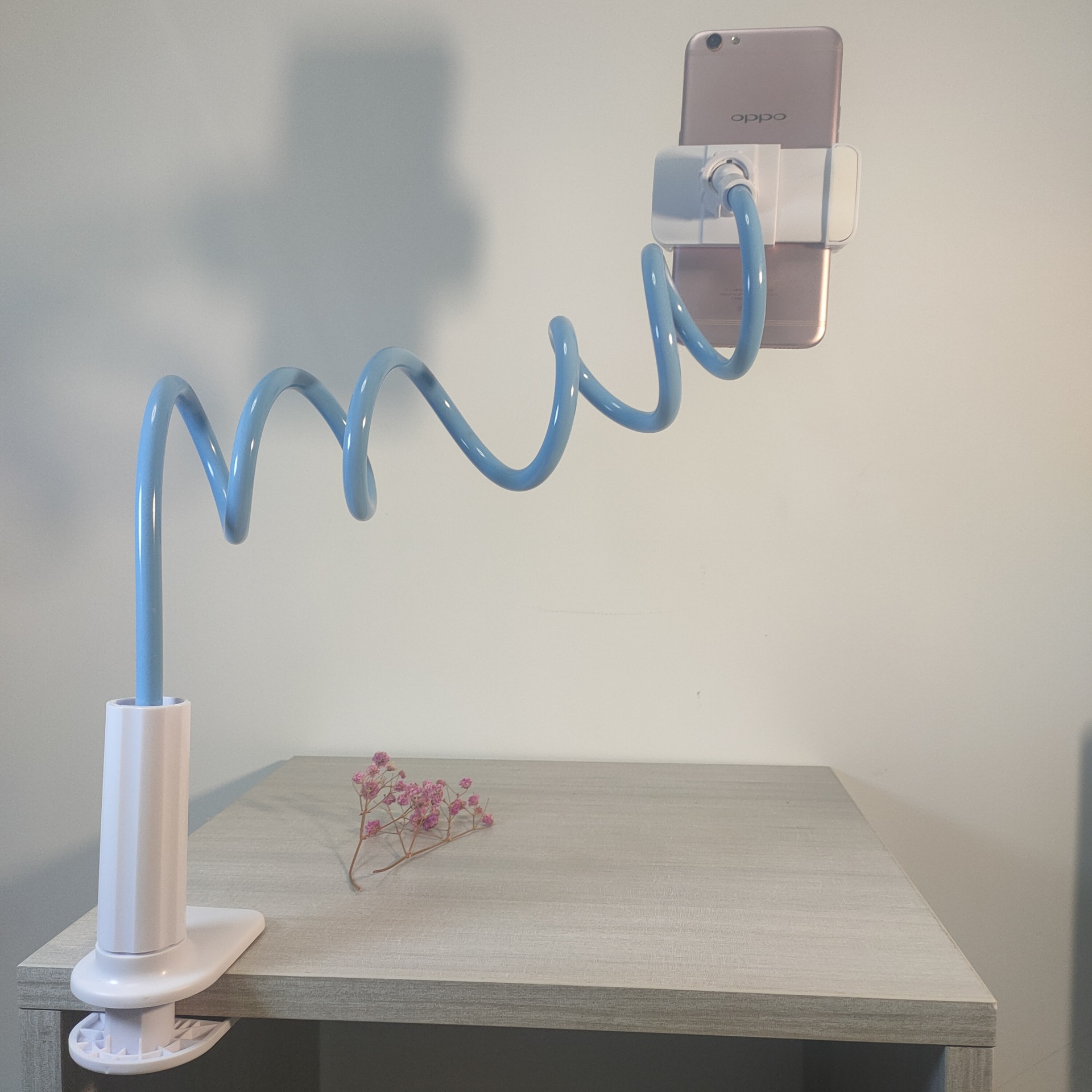 

factory shipped lazy person brackets that can rotate 360 degrees for mobile phone desktops bedside drama chasers and lighting brackets