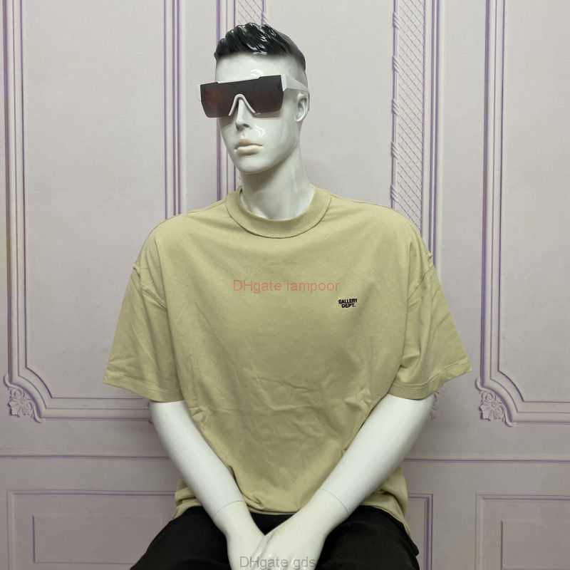 

Designer Fashion Clothing Tees Tshirt Simple Solid Color Galleryes Depts Reverse Stitching Design Letter Embroidery High Street Loose Short Sleeved T-shirt for Men, Apricot