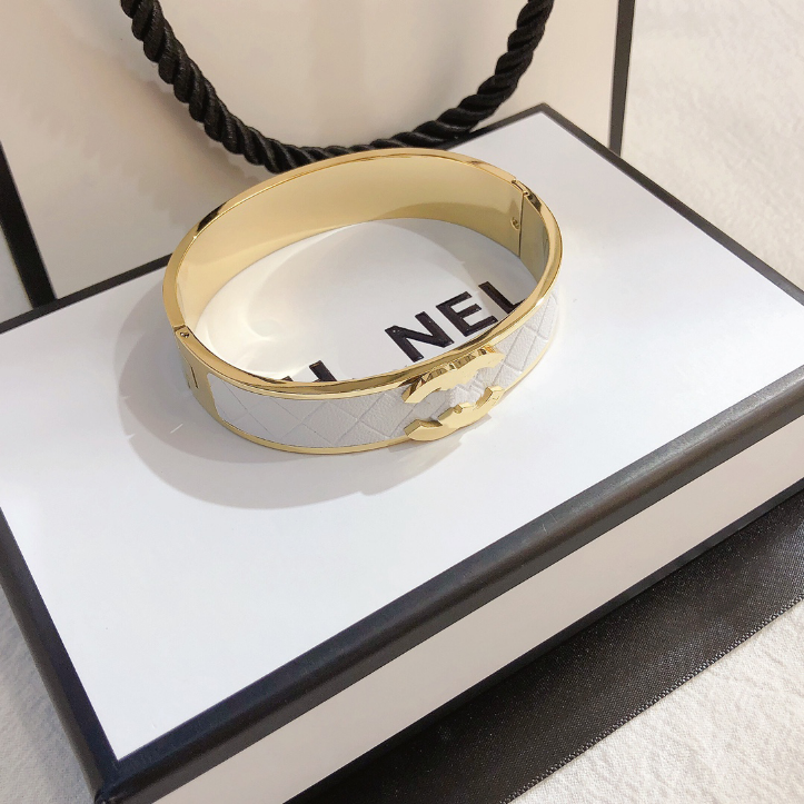 

Design Gold Bracelet for Women Luxury Brand Gifts Cuff Black Love Bracelet 18K Gold Romantic Girl Spring Jewelry stainless steel Bracelet Luxury jewelry wholesale